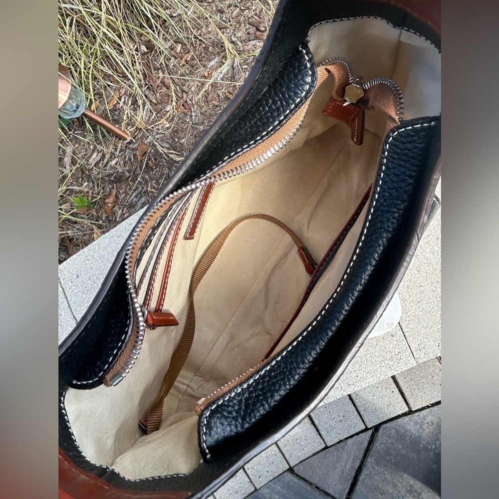 Dooney & Bourke Cambridge Tasseled Black Pebbled Leather Hobo EUC - Picture 7 of 17